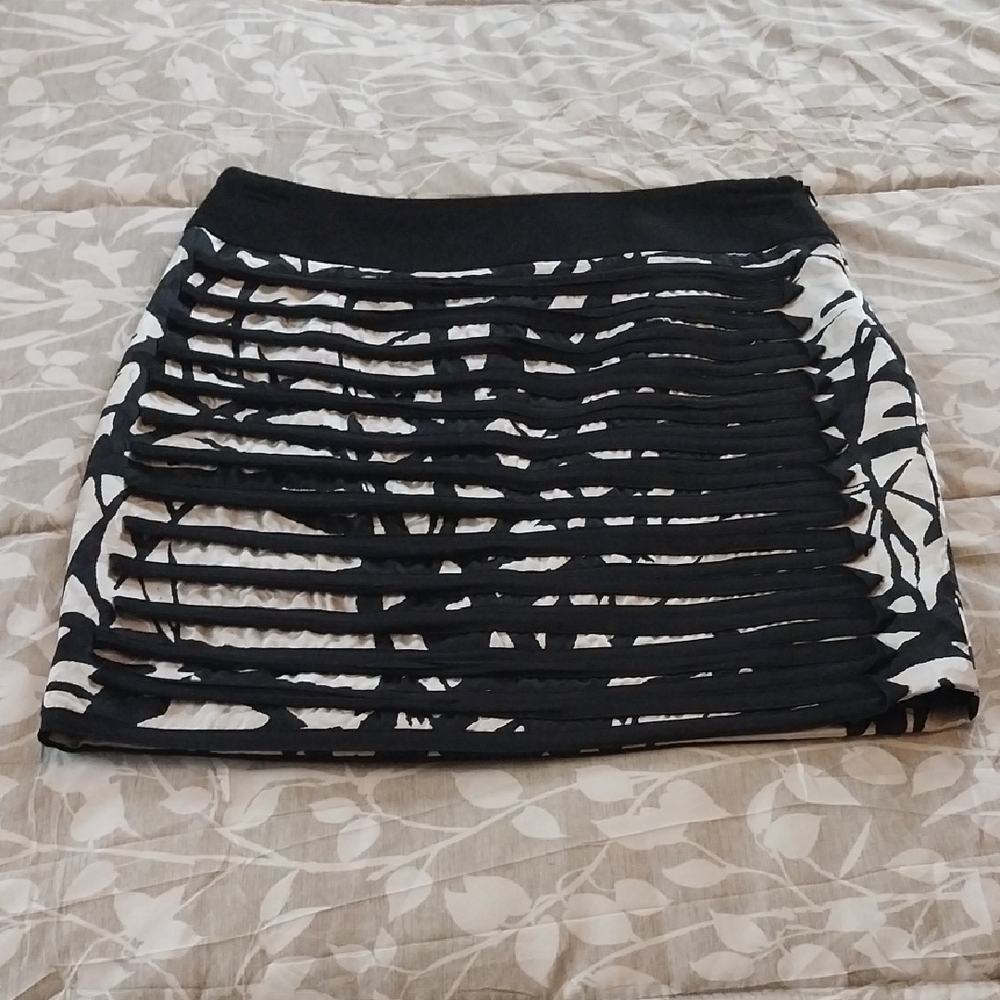 Robert Rodriguez 100% Silk Skirt. Size 6